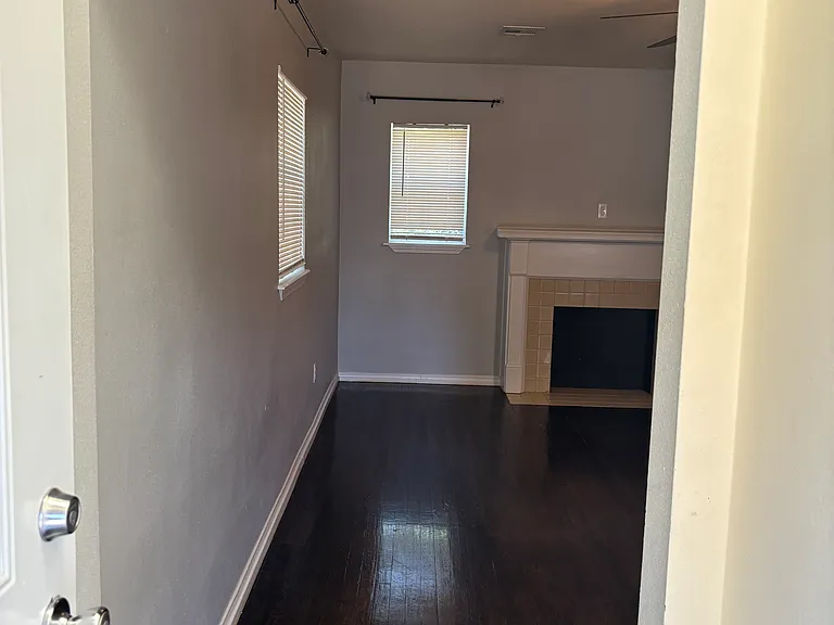 1208 N Ross Ave #A — Photo 7