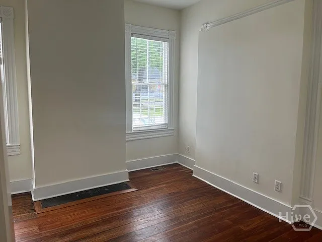 3 bed, 2.0 bath, 1000 sqft, $2,150 — Photo 3