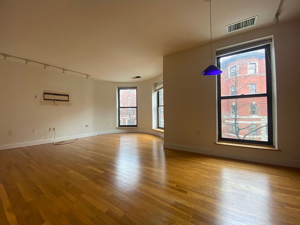 2nd image of 96 Gainsborough St Unit 203W