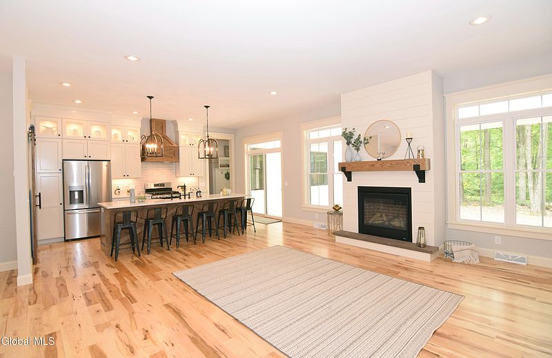 5th image of 103 Sand Hill Road