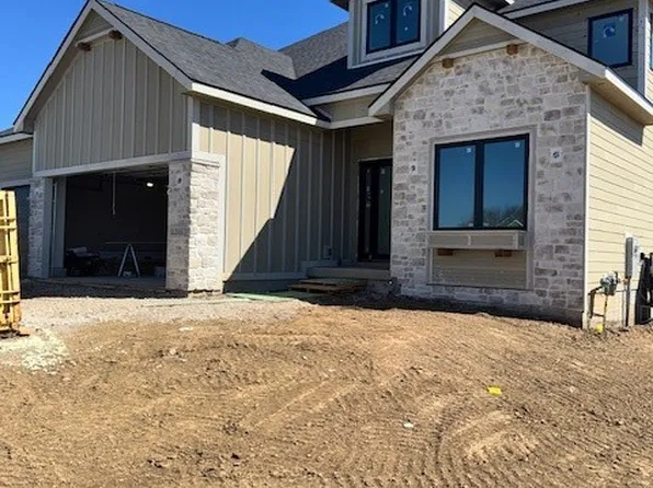 1310 S Auburn Pl, West Des Moines, IA 50266