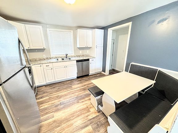 4th image of 216 Fern Ave