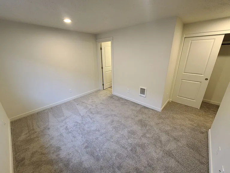 957 NW Upas Ave — Photo 11