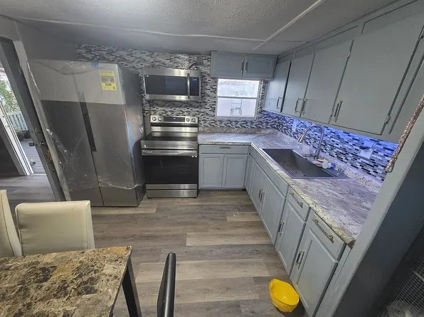 612 Half League Rd Trailer 58, Port Lavaca, TX 77979