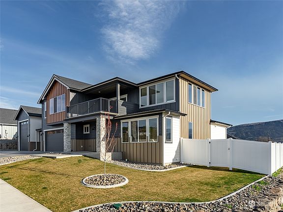 2nd image of 2548 7th Street SE