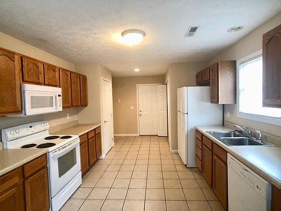 3rd image of 1108 N Fair St APT A