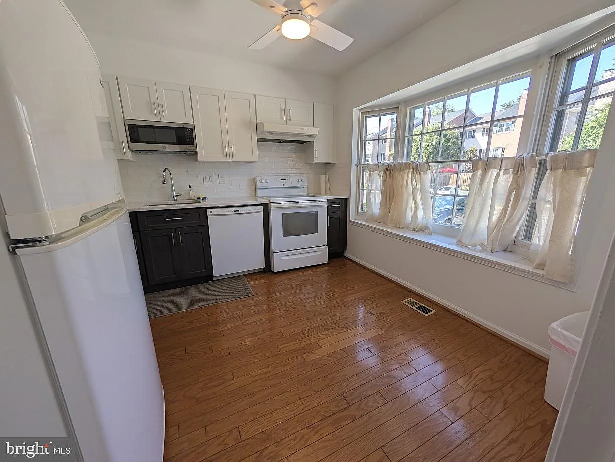 4 bed, 3.5 bath, 1360 sqft, $3,350 — Photo 3
