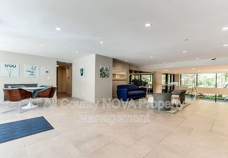 3800 Powell Ln #727 — Photo 6