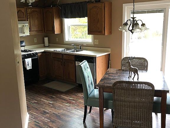 Eat-in kitchen