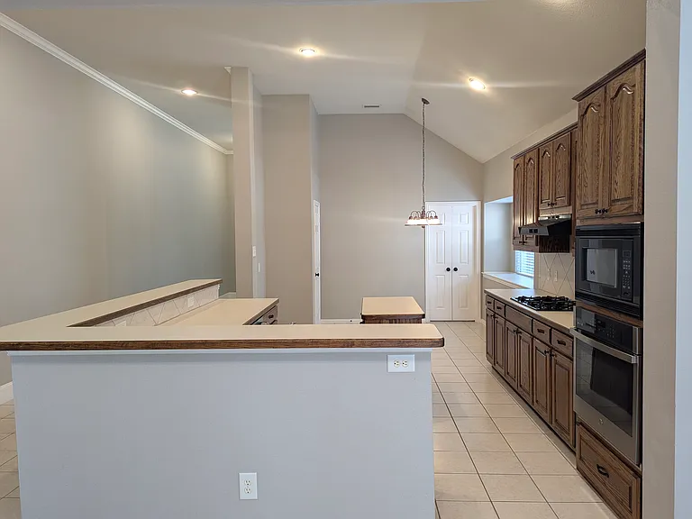 4200 Tiffany Dr — Photo 7
