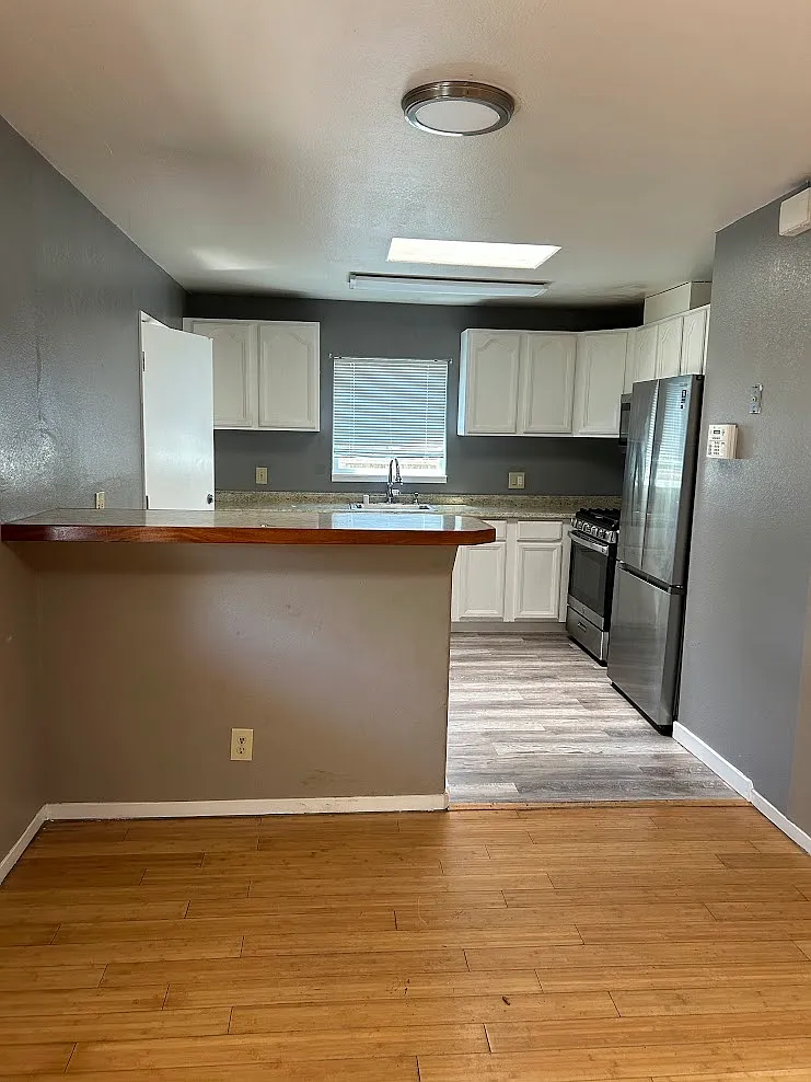 145 Poinsettia Ave — Photo 2