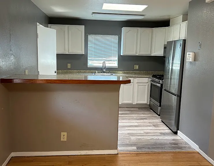 145 Poinsettia Ave — Photo 2