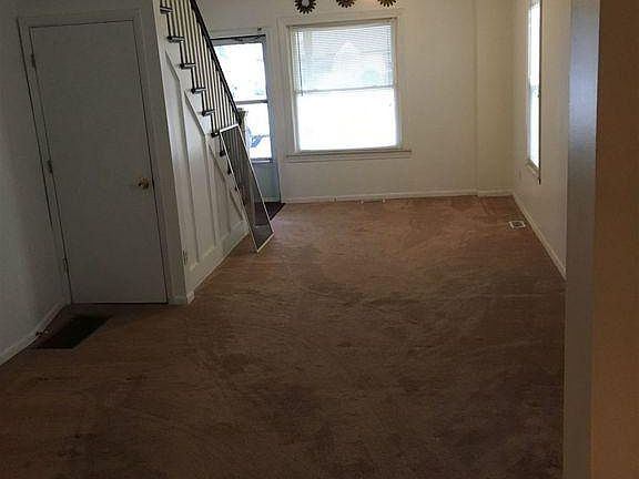 3rd image of 150 1/2 N Rose St