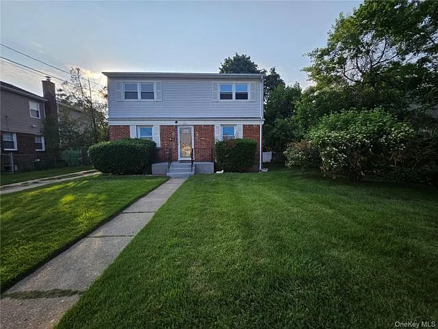 1571 Powers Ave — Photo 4