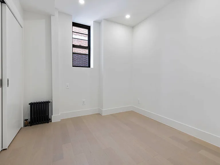 301 W 22nd St #22 — Photo 6