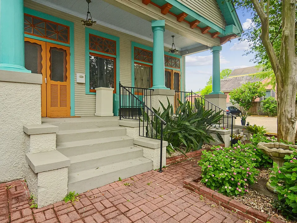 3131 Dauphine St