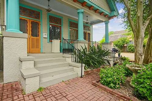 3131 Dauphine St Photo 1