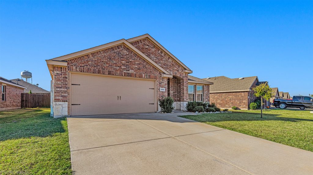 1901 Yale St, Farmersville, TX - View 2