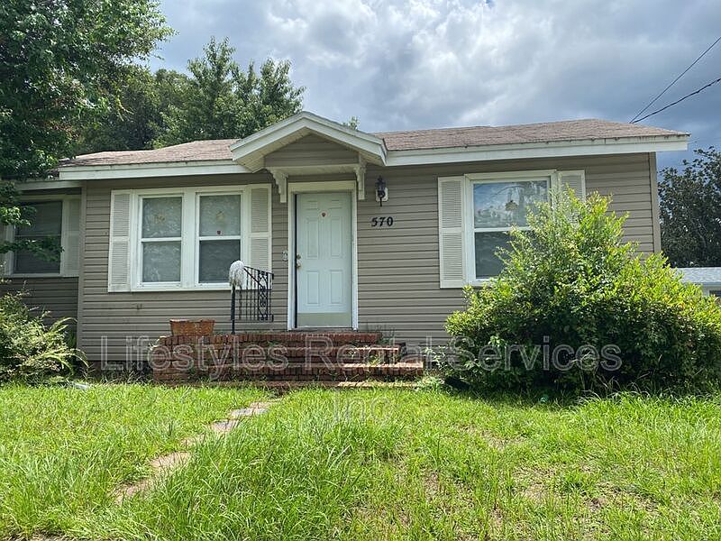 1st image of 570 Chestnut Dr