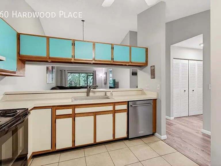 460 Hardwood Pl — Photo 2
