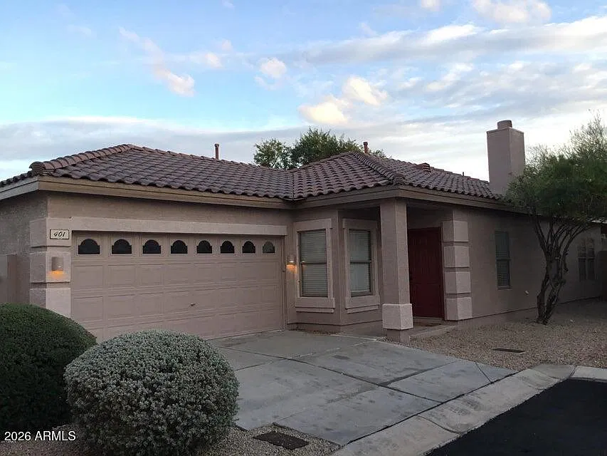 401 W Aloe Pl
