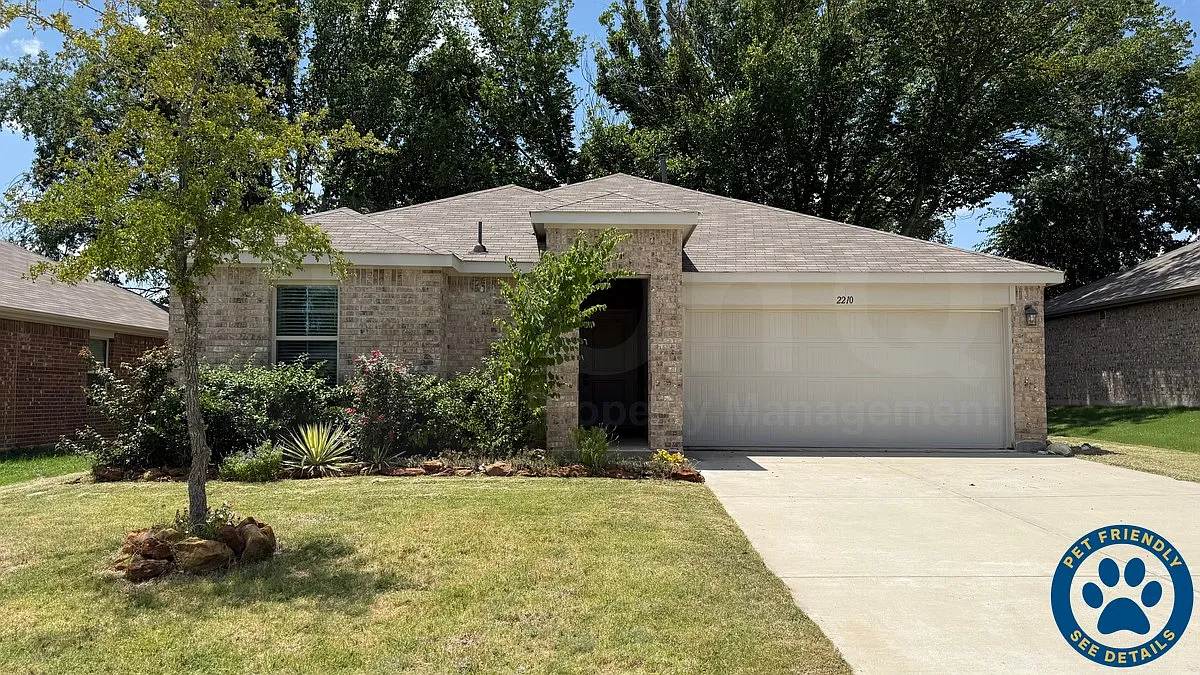 3 bed, 2.0 bath, 1302 sqft, $1,799 — Photo 1