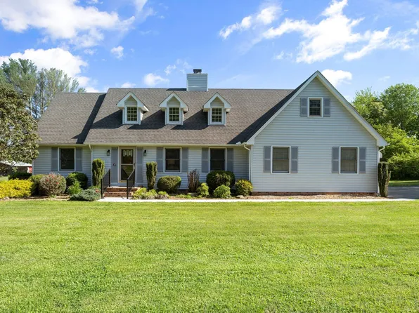 121 Twin Marys Dr, Tullahoma, TN 37388