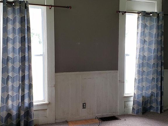 4th image of 3230 Prospect St