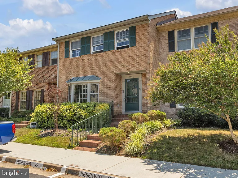 8247 Clifton Farm Ct — Photo 2