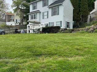 100 Shore Rd, Lake Hopatcong, NJ 07849