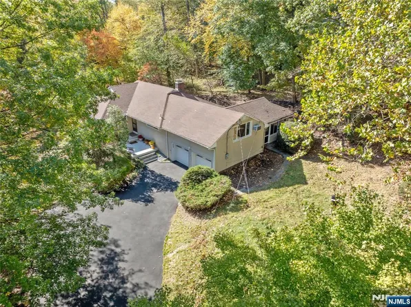 140 Oak Trail Rd, Hillsdale, NJ 07642