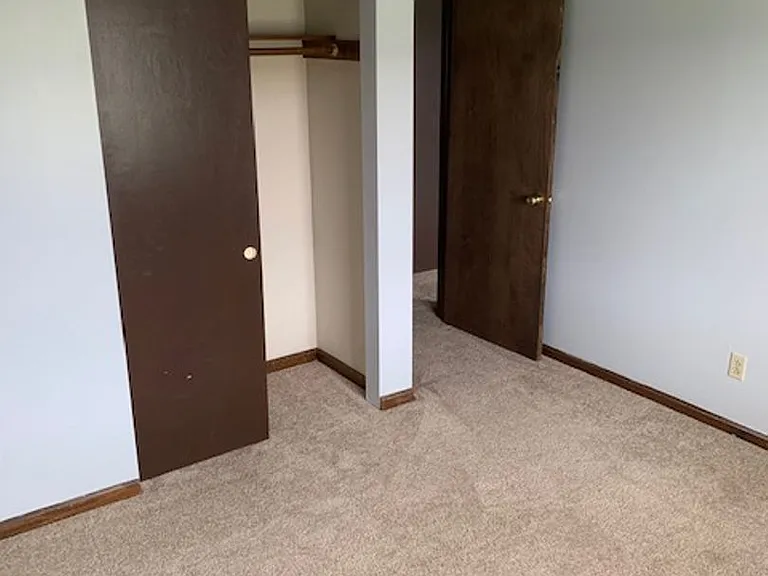 Tudor Heights Apartments — Photo 4