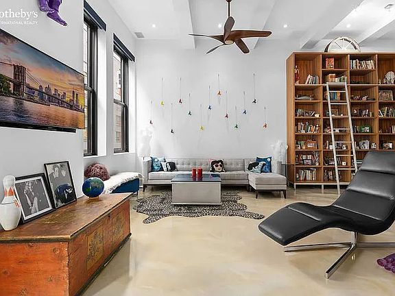 3rd image of 529 W 42nd St APT 2G