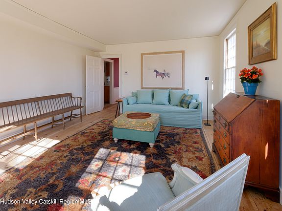 5th image of 82 Scott Road