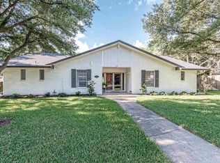 8272 Forest Ridge Dr, Woodway, TX 76712