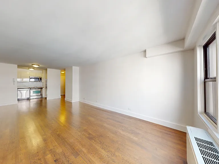 220 E 63rd St #9-J — Photo 4
