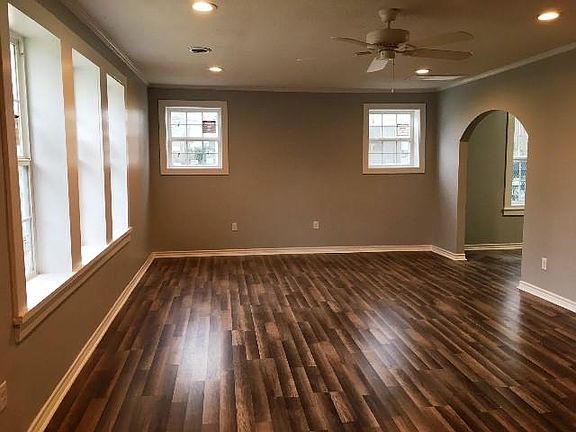 3rd image of 15 Lindbergh Blvd