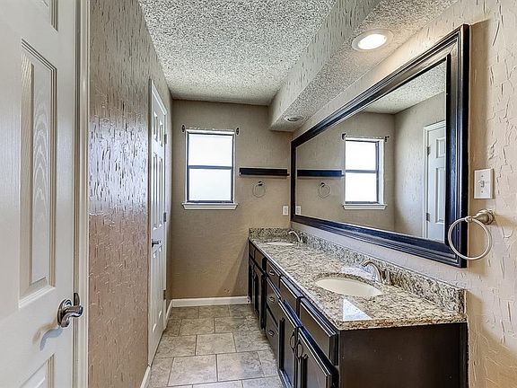 4th image of 3811 Helmsford Dr