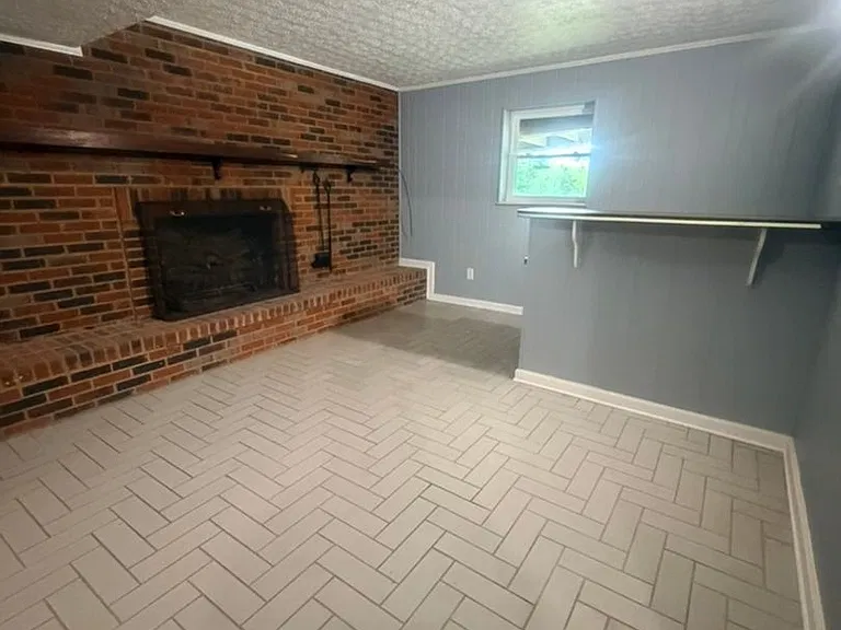 921 Brown School Rd — Photo 33