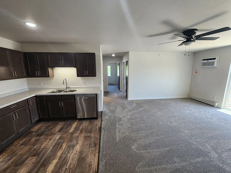 Plaza View Apartments — Photo 7