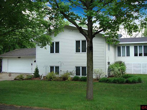 2nd image of 902 Woodland St