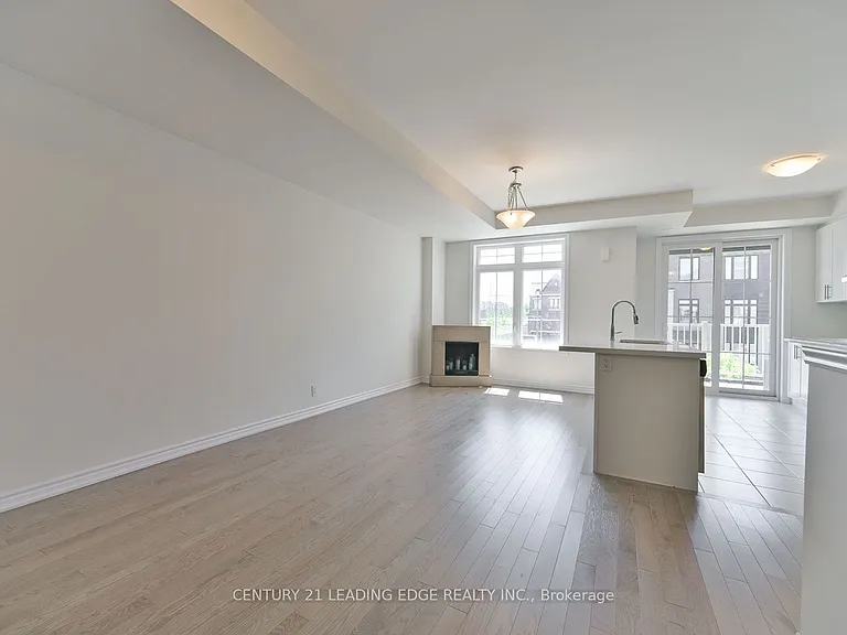 30 William Shearn Cres — Photo 6