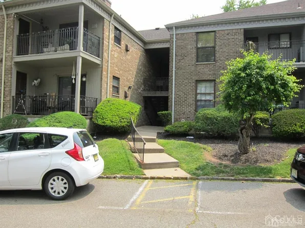 323 Gill Ln APT 11H, Iselin, NJ 08830