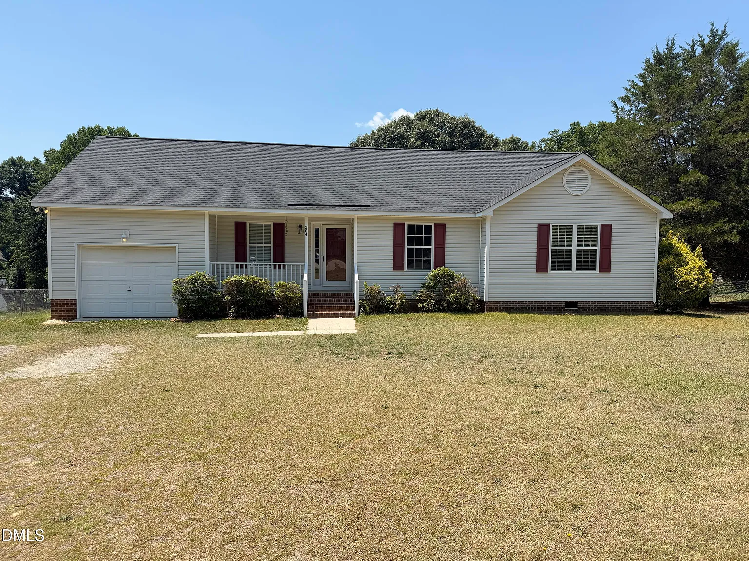 3 bed, 2.0 bath, 1376 sqft, $1,600 — Photo 2