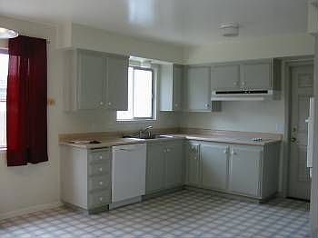 2nd image of 2532 Center Rd