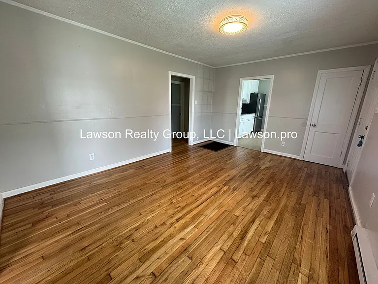 1741 Pexton Ave — Photo 2