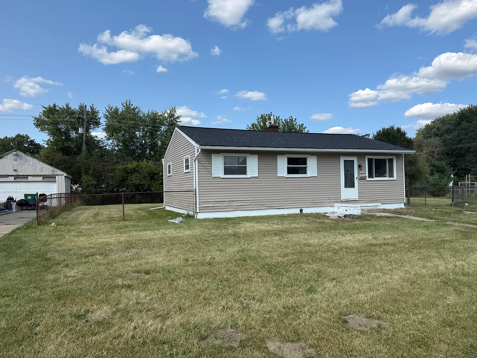 2737 Woodruff Ln — Photo 2