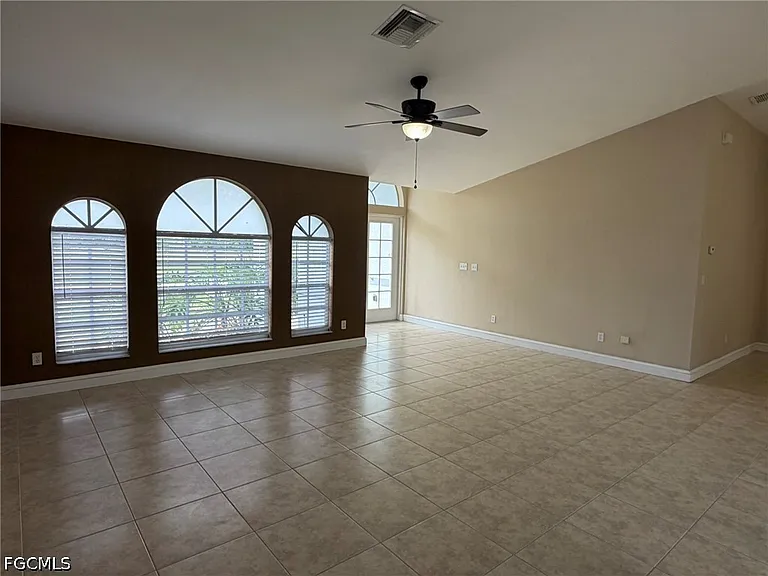 3404 NE 9th Ave — Photo 5