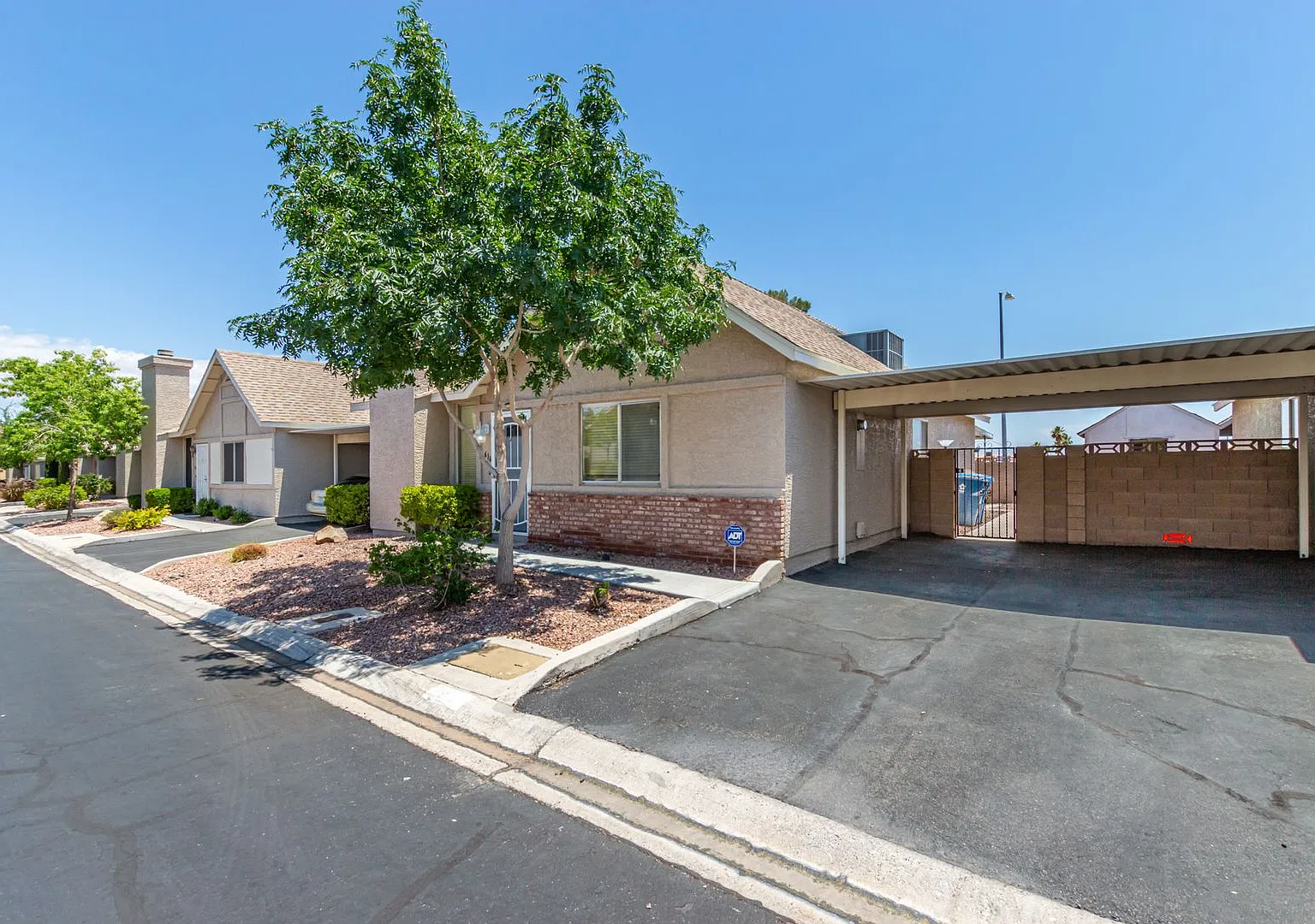 Single Story home in the heart of Summerlin — Photo 3
