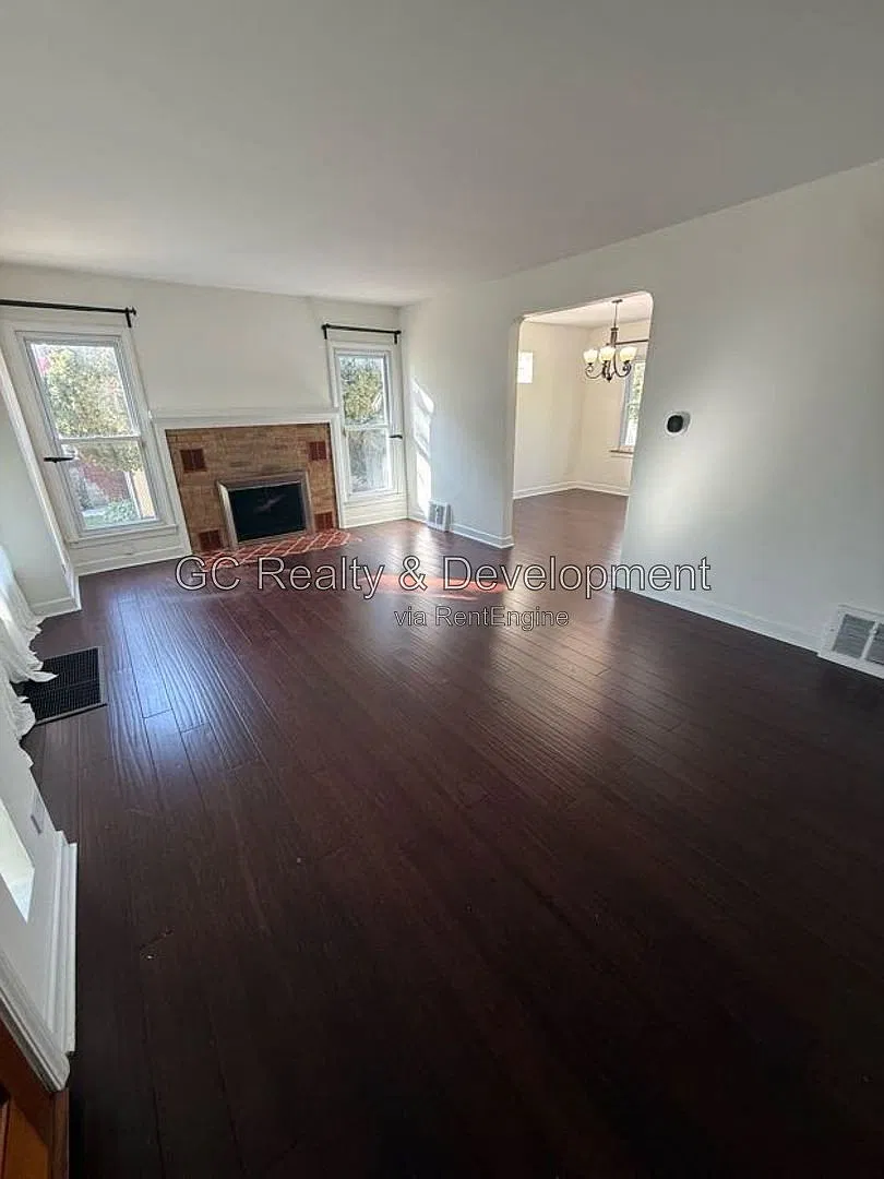 3 bed, 1.0 bath, 1224 sqft, $2,595 — Photo 2